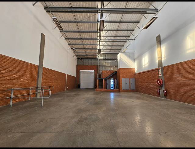 344M² WAREHOUSE TO LET IN LONGLAKE